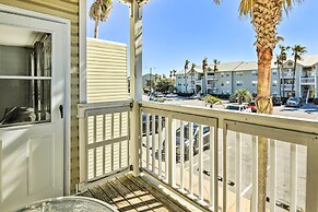 Destin Apt w/ Pool Access in Indian Lake!