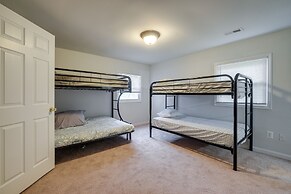 Spacious Triangle Townhome - Near Hiking & Golf!