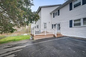 Spacious Triangle Townhome - Near Hiking & Golf!