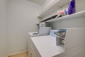 Spacious Triangle Townhome - Near Hiking & Golf!