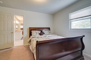 Spacious Triangle Townhome - Near Hiking & Golf!