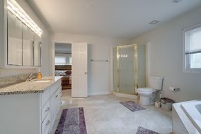 Spacious Triangle Townhome - Near Hiking & Golf!