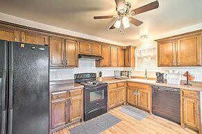 Charming Springfield Escape w/ Furnished Deck