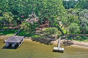 Luxe Lakehouse w/ Sunset Views on Lake Palestine!