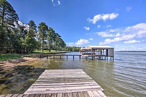 Luxe Lakehouse w/ Sunset Views on Lake Palestine!