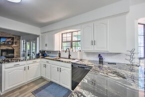 Luxe Lakehouse w/ Sunset Views on Lake Palestine!