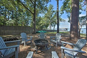 Luxe Lakehouse w/ Sunset Views on Lake Palestine!