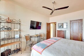 Resort Condo w/ Pool Access & Pacific Ocean Views!