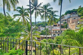 Resort Condo w/ Pool Access & Pacific Ocean Views!