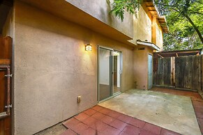 Convenient Bakersfield Townhome With Patio!