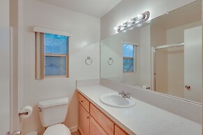 Convenient Bakersfield Townhome With Patio!