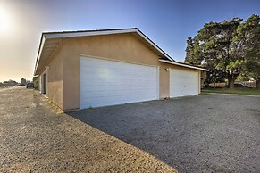 Convenient Bakersfield Townhome With Patio!