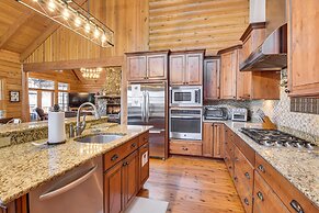 Wooded Cabin: Mtn Views, Hot Tub & 2 Decks!