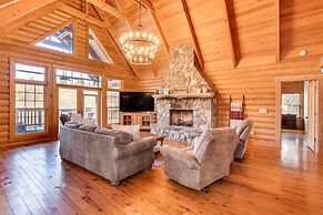 Wooded Cabin: Mtn Views, Hot Tub & 2 Decks!