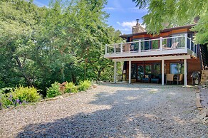Walk to Tuttle Creek Lake: Secluded Scenic Retreat