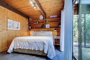 Walk to Tuttle Creek Lake: Secluded Scenic Retreat