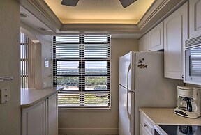 Sunny Getaway: Community Amenities, Walk to Beach!