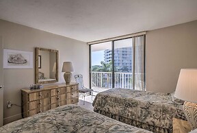 Sunny Getaway: Community Amenities, Walk to Beach!