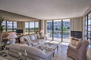 Sunny Getaway: Community Amenities, Walk to Beach!