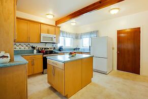 Fishermen's Paradise in Coos Bay: Walk to Beach!