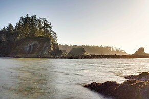 Fishermen's Paradise in Coos Bay: Walk to Beach!