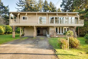 Fishermen's Paradise in Coos Bay: Walk to Beach!