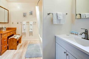 Fishermen's Paradise in Coos Bay: Walk to Beach!