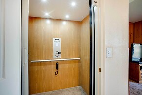 Fishermen's Paradise in Coos Bay: Walk to Beach!