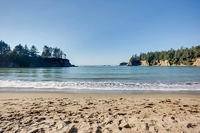 Fishermen's Paradise in Coos Bay: Walk to Beach!