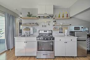 Updated Livermore Apartment w/ Private Deck!