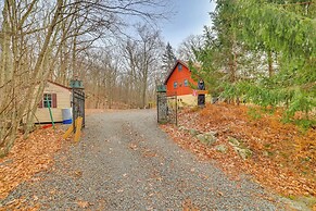 Secluded Cresco Cabin w/ Deck + Forest Views!
