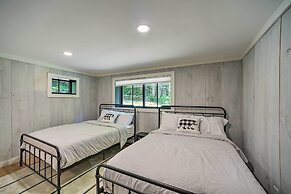 Sleek Cabin w/ Deck, 8 Miles to Mount Snow & Hikes