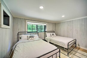 Sleek Cabin w/ Deck, 8 Miles to Mount Snow & Hikes