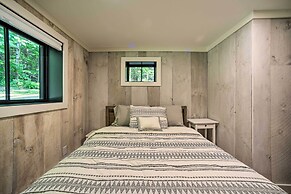 Sleek Cabin w/ Deck, 8 Miles to Mount Snow & Hikes