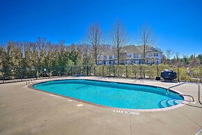 Charming Greensboro Townhouse With Back Patio!