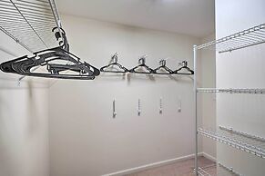 Charming Greensboro Townhouse With Back Patio!