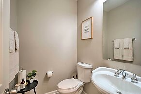 Charming Greensboro Townhouse With Back Patio!