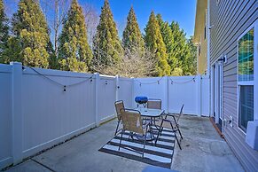 Charming Greensboro Townhouse With Back Patio!