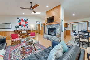 Pet-friendly Waynesville Retreat w/ Hot Tub!