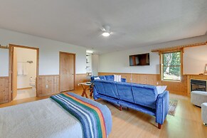 Pet-friendly Waynesville Retreat w/ Hot Tub!
