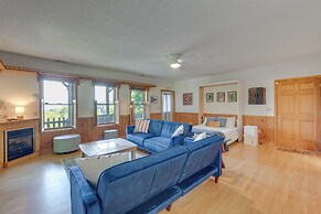 Pet-friendly Waynesville Retreat w/ Hot Tub!