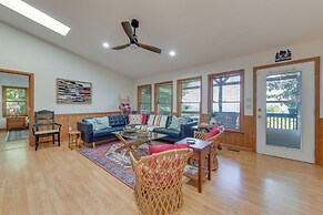 Pet-friendly Waynesville Retreat w/ Hot Tub!