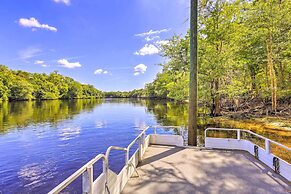 Charming Abode w/ Dock on the Suwannee River