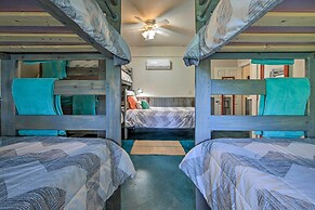 Sunny Seguin Retreat w/ Canoes on Guadalupe River!