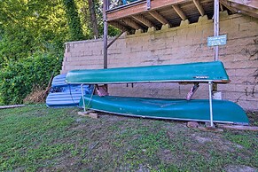 Sunny Seguin Retreat w/ Canoes on Guadalupe River!