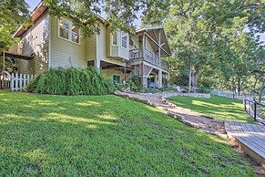 Sunny Seguin Retreat w/ Canoes on Guadalupe River!