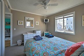 Condo w/ Balcony & Pool: Walk to 2 Beach Accesses!