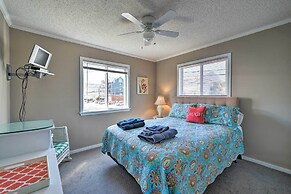 Condo w/ Balcony & Pool: Walk to 2 Beach Accesses!