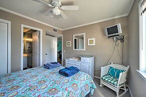 Condo w/ Balcony & Pool: Walk to 2 Beach Accesses!