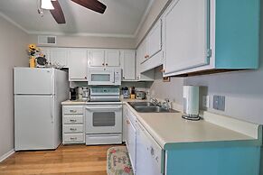 Condo w/ Balcony & Pool: Walk to 2 Beach Accesses!